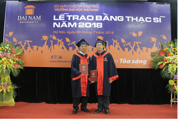 Lễ trao bằng Thạc sĩ cho học viên cao học khóa 4 Đại học Đại Nam 