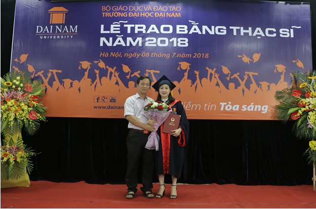 Lễ trao bằng Thạc sĩ cho học viên cao học khóa 4 Đại học Đại Nam 