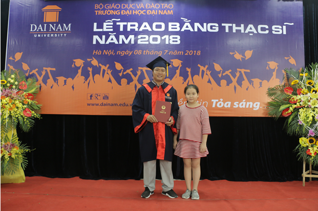 Lễ trao bằng Thạc sĩ cho học viên cao học khóa 4 Đại học Đại Nam 