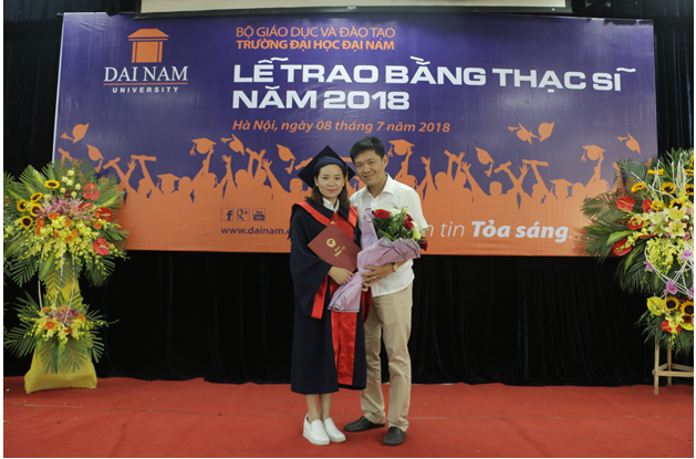 Lễ trao bằng Thạc sĩ cho học viên cao học khóa 4 Đại học Đại Nam 