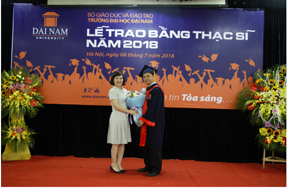 Lễ trao bằng Thạc sĩ cho học viên cao học khóa 4 Đại học Đại Nam 