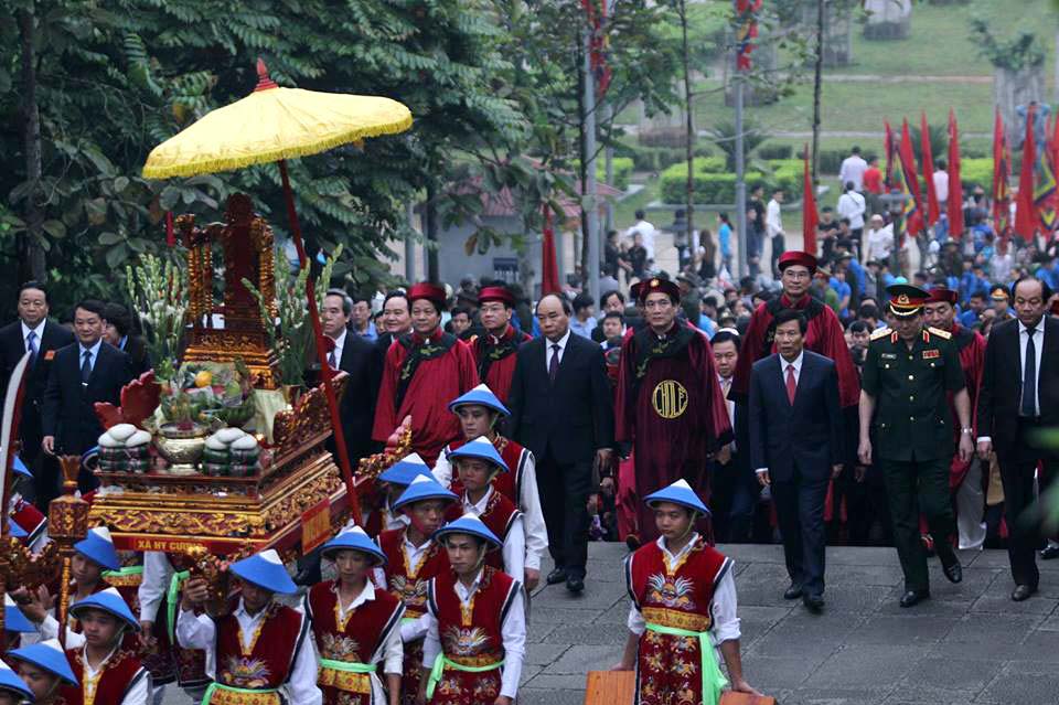Lễ hội Đền Hùng 2018: Thủ tướng dâng hương tưởng niệm các vua Hùng