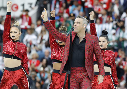 Giơ 'ngón tay thối', Robbie Williams có thể bị phạt tiền