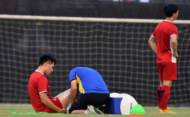 U23 Việt Nam-Bahrain: Bất lợi vì 'lá chắn thép' Đình Trọng chấn thương