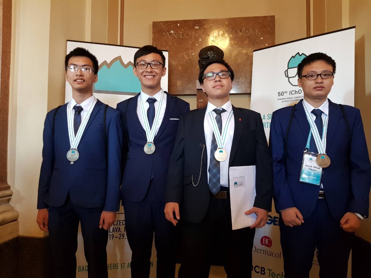 Cả 4 thí sinh Việt Nam thi Olympic Hóa học quốc tế đều dành huy chương
