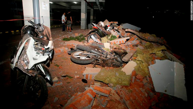 82 người chết vụ động đất 7 độ gây cảnh báo sóng thần tại Indonesia