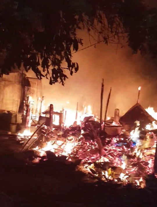 Cháy lán trại sát làng trẻ SOS Gò Vấp, người dân ôm tài sản tháo chạy 