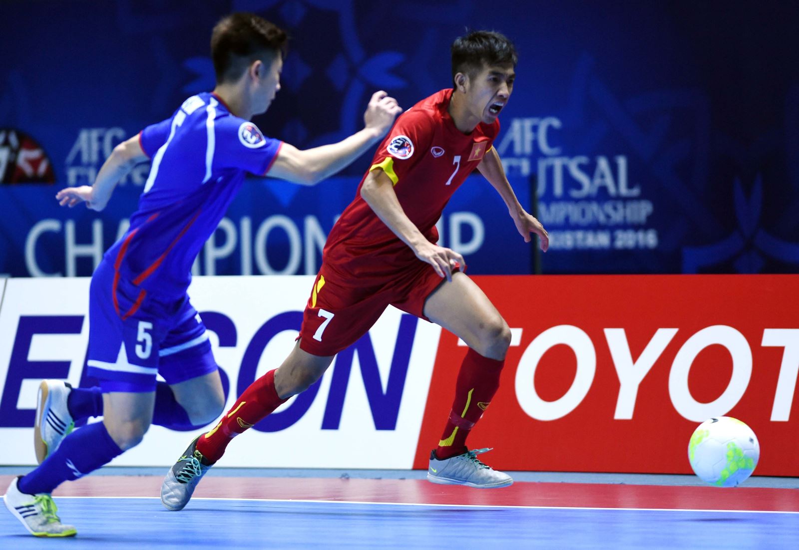 Bùng nổ hiệp 2, Futsal Việt Nam thẳng tiến tứ kết gặp Uzbekistan