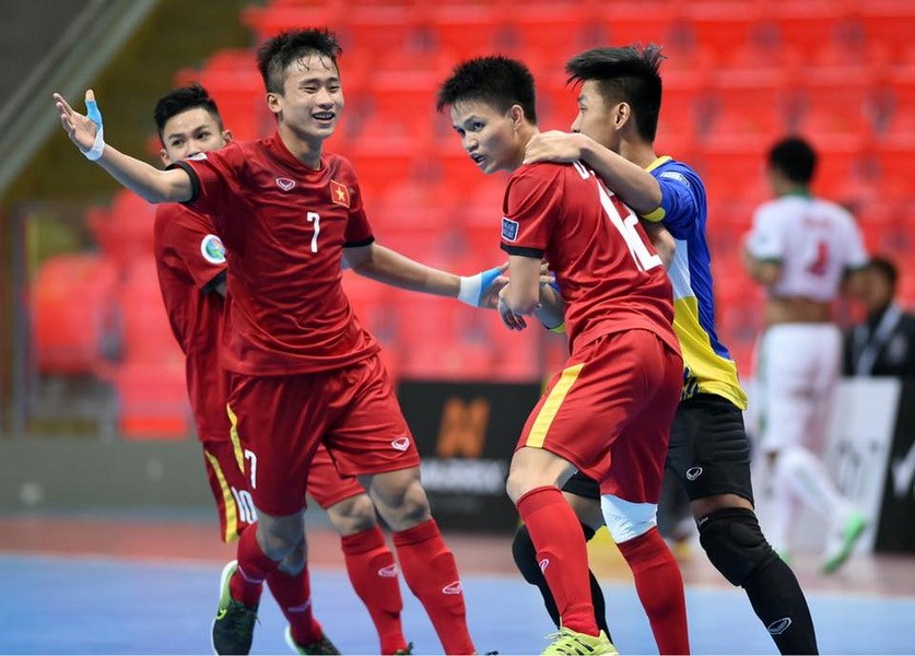 Bùng nổ hiệp 2, Futsal Việt Nam thẳng tiến tứ kết gặp Uzbekistan