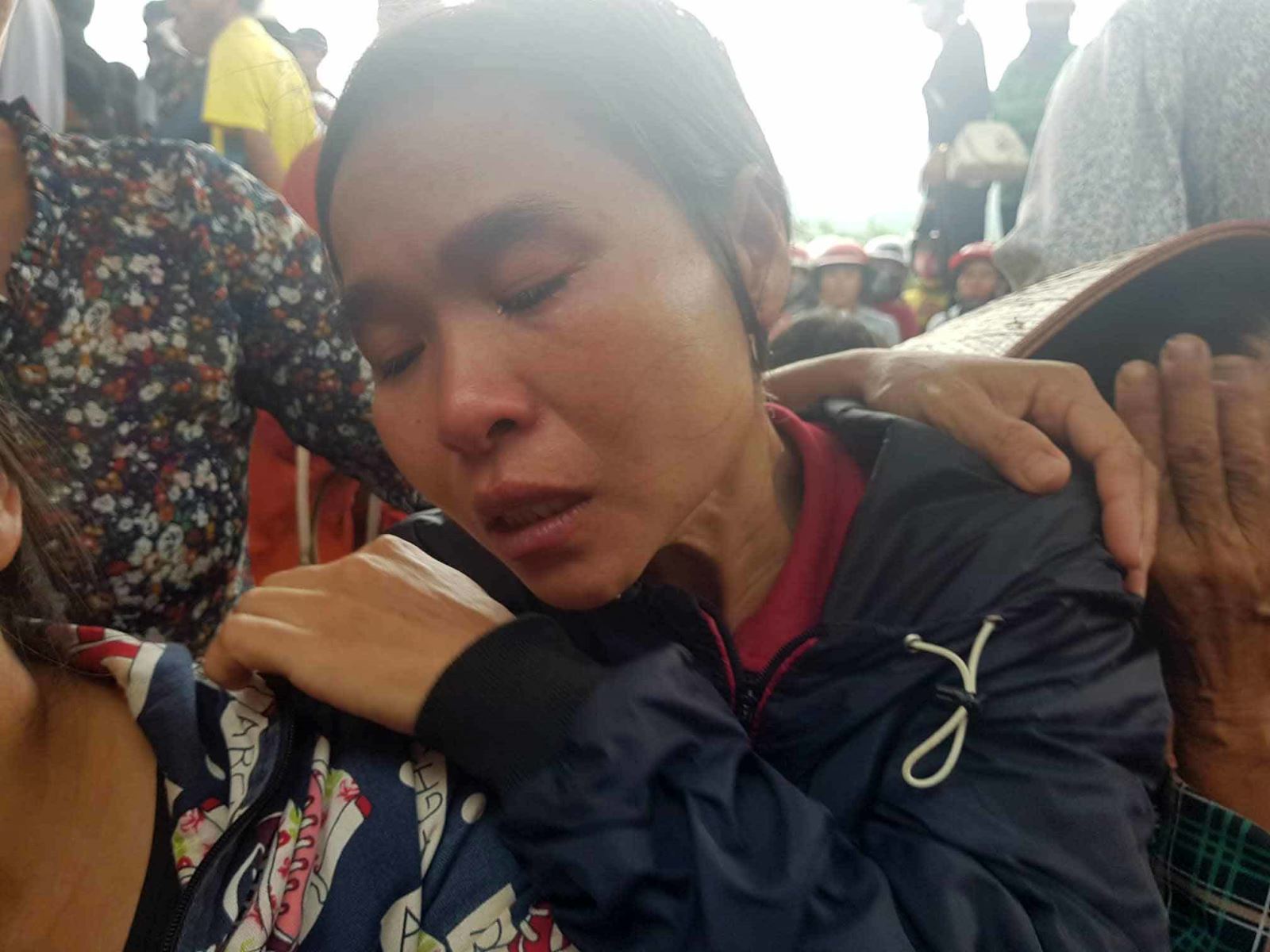 Chị gái khóc nghẹn nói về cuộc sống khó khăn của gia đình 4 người chết