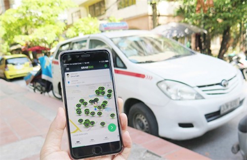 Cuộc 'hôn nhân' Uber và Grab sẽ khiến taxi truyền thống khó khăn hơn?