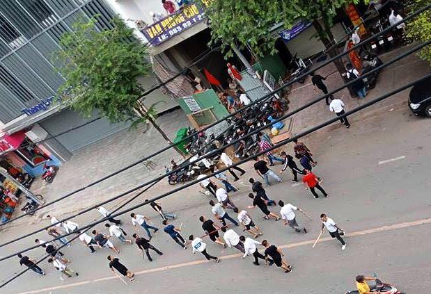50 thanh niên hỗn chiến kinh hoàng khiến cả khu phố Sài Gòn náo loạn