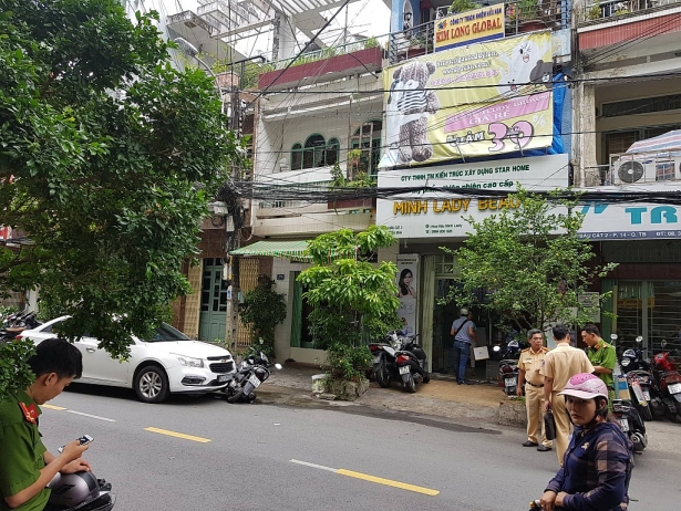 1 phóng viên ở Sài Gòn bị ôtô đâm rồi bị hành hung khi đang tác nghiệp