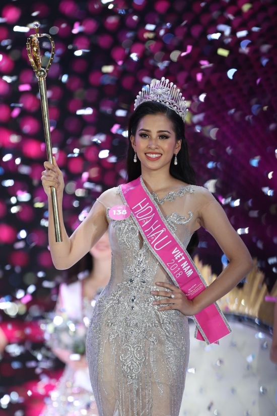 Trần Tiểu Vy: Từ nữ sinh có gương mặt mới đến ngôi vị hoa hậu Việt Nam
