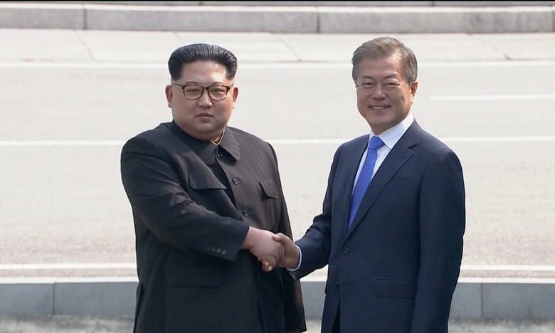 Hội nghị thượng đỉnh Hàn-Triều: Cái bắt tay lịch sử của 2 nhà lãnh đạo