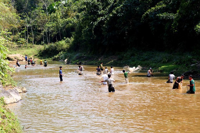 2 học sinh lớp 1 đuối nước thương tâm khi đi tắm suối