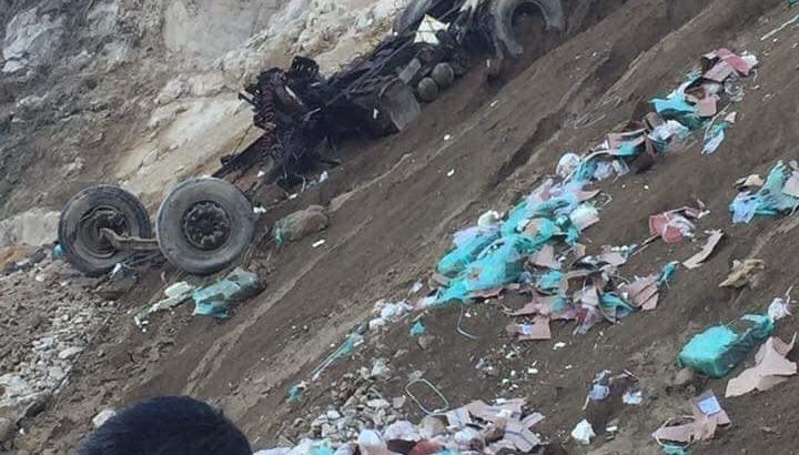 Lai Châu: Mất lái lao xuống vực xe container đứt đôi, tài xế mất tích 