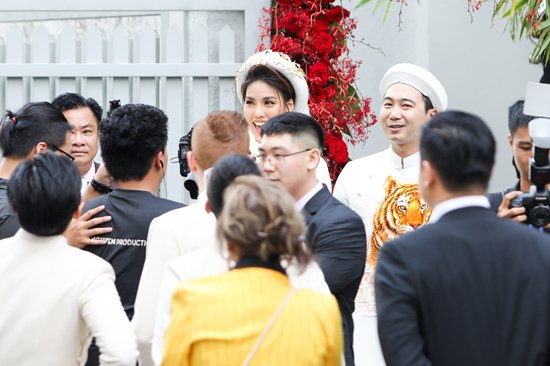 Lan Khuê hạnh phúc, rạng rỡ trong lễ ăn hỏi với doanh nhân Việt Kiều