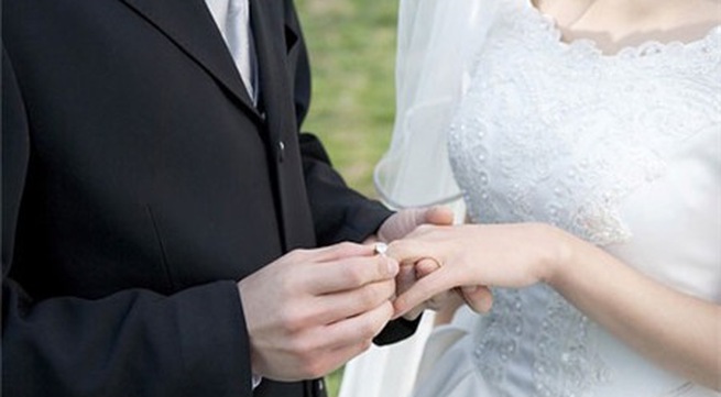 Phụ nữ lấy chồng: Hợp thì cưới xin, nghịch thì buông bỏ