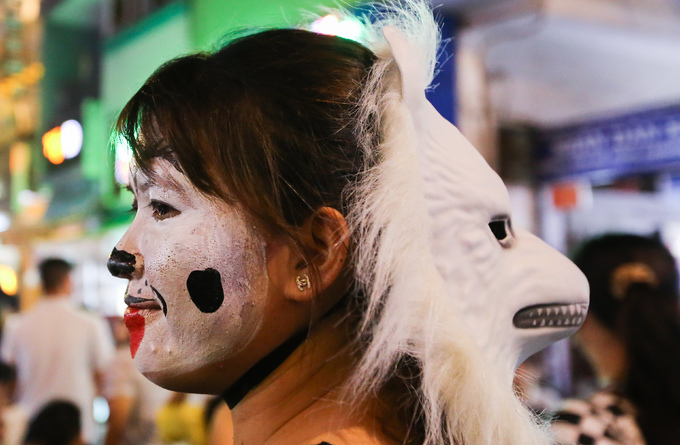 Sài Gòn: 'Ma quỷ' tràn ra đường đón ngày lễ Halloween trong đêm