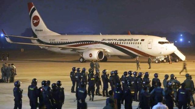 Máy bay Bangladesh hạ cánh khẩn vì bị khống chế trên không