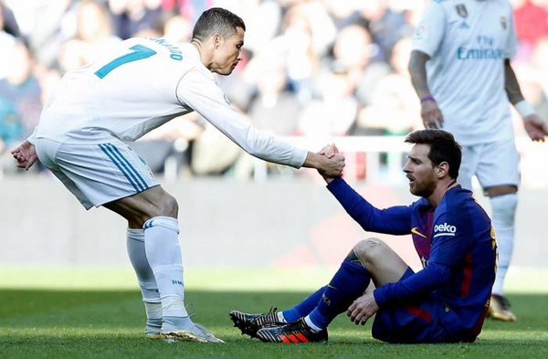 Tranh cãi Ronaldo và Messi ai giỏi hơn, cặp vợ chồng ly hôn