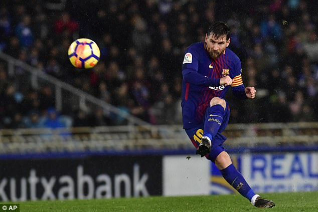 Thành bàn trong mưa, Messi tiếp tục phá kỷ lục vĩ đại của Gerd Muller