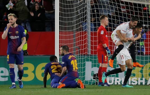 Sevilla 2-2 Barce: Messi tỏa sáng, Barca tiếp tục mạch bất bại