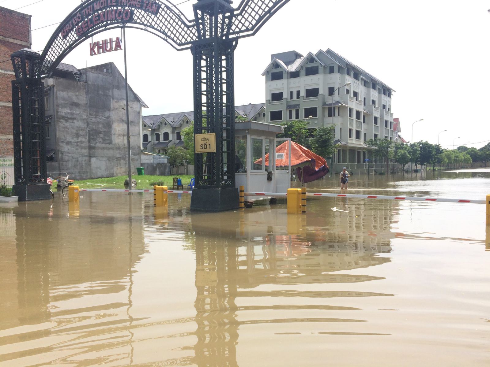 Giải pháp nào có thể 'cứu' các tuyến phố ở Hà Nội bị ngập sâu khi mưa 