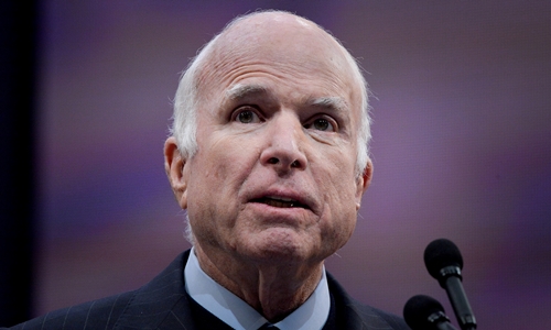 Thượng nghị sĩ John McCain qua đời vì ung thư não