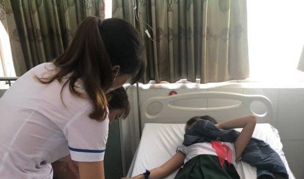 Quảng Nam: 16 học sinh nhập viện nguy kịch nghi do ngộ độc trà sữa