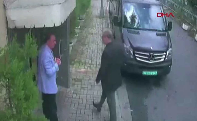 Hé lộ hình ảnh sát thủ vận chuyển vali chứa thi thể nhà báo Khashoggi