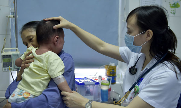 Bác sĩ bệnh viện Nhi cảnh báo tác hại của 'anti' vắc-xin sởi