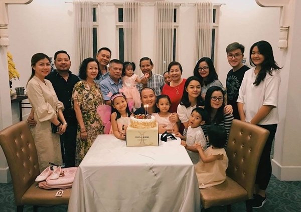 Phạm Quỳnh Anh- Quang Huy tái hợp sau ly hôn tổ chức sinh nhật con gái