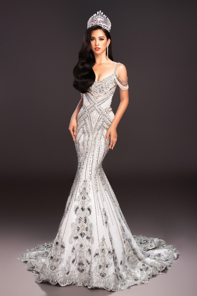 Tiểu Vy mang đến Miss World 2018 loạt váy dạ hội sang chảnh
