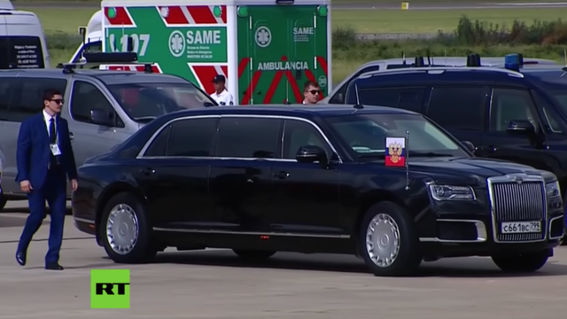 Chiêm ngưỡng siêu xe bọc thép tháp tùng của Tổng thống Putin