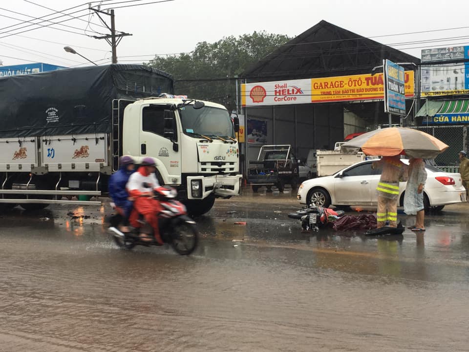 Ra đường giữa bão số 9, một người đàn ông tử vong