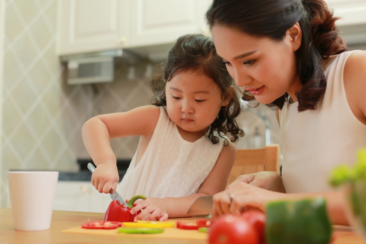 Mẹ nên làm gì khi trẻ không chịu ăn rau?