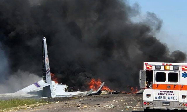 Mỹ: Ít nhất 5 người thiệt mạng vì rơi máy bay quân sự ở đường cao tốc