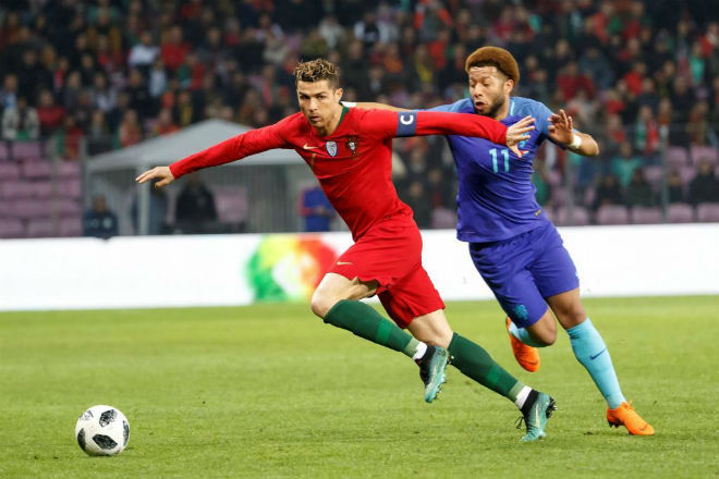 Bồ Đào Nha gặp Hà Lan: Ronaldo bế tắc, tự vấp cỏ rồi đòi penalty