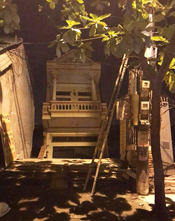 5 ngôi nhà kiên cố đổ sập xuống sông Đà sau tiếng nứt gãy