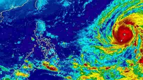 Siêu bão Yutu mang theo mưa to và gió lớn đổ bộ Philippines