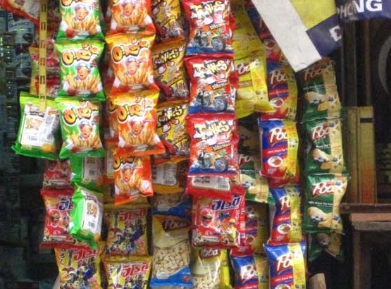 Người Việt chi 8.000 tỉ đồng ăn snack trong năm 2017