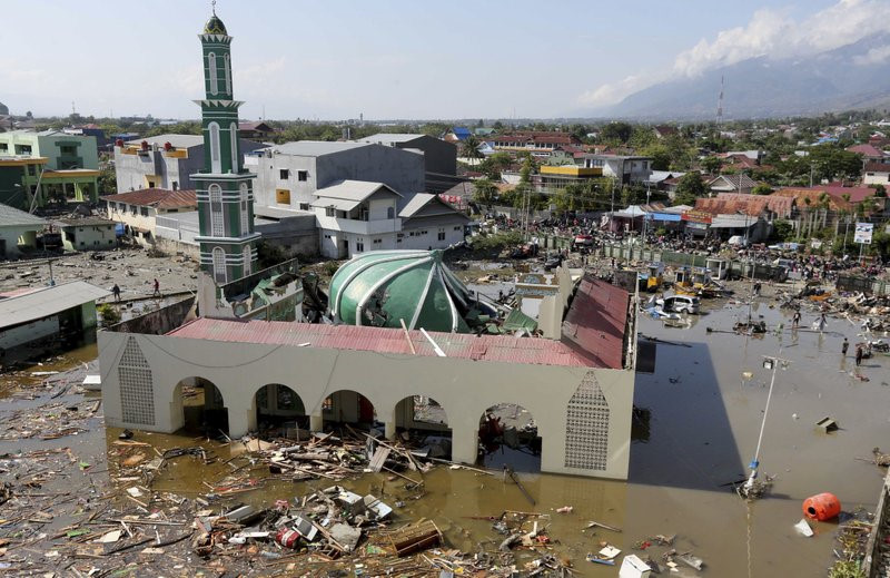 Thảm họa sóng thần ở Indonesia: Hàng nghìn người có thể đã chết