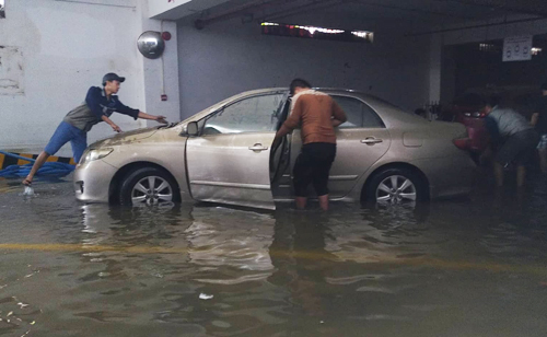 Miền Trung: Lũ rút, 7 người chết trong mưa lũ
