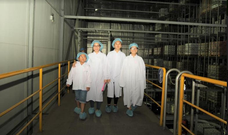 Vinamilk tổ chức hoạt động 'Cùng con khám phá siêu nhà máy sữa'