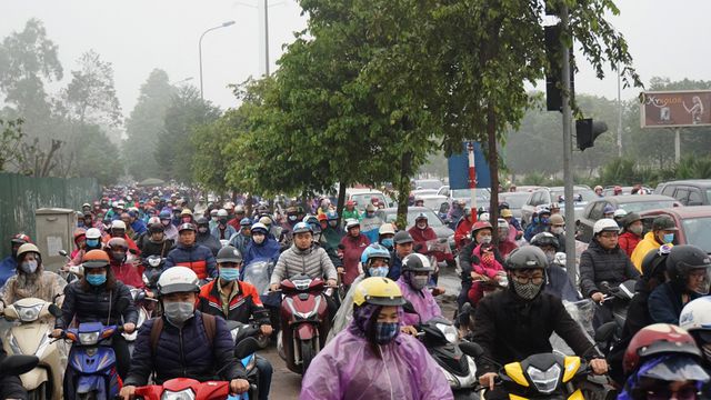 Giám đốc Sở GTVT Hà Nội: 'Không đùng một cái cấm tất cả xe máy ngay'