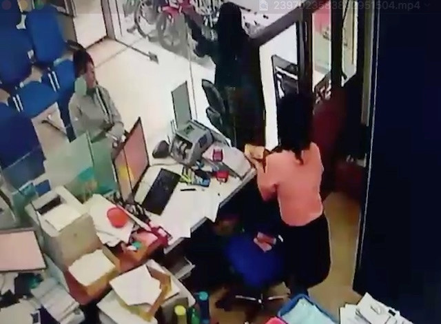 Hơn 2 phút, gã đàn ông cướp ngân hàng ở Tiền Giang gần 1 tỷ đồng 