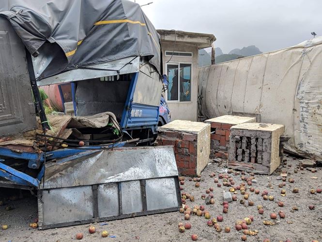 Quảng Ninh: Container mất lái đâm liên hoàn, 3 người thương vong