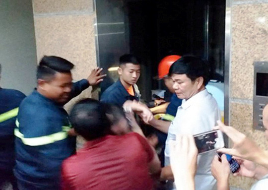 Thanh Hóa: Giải cứu 10 người kẹt trong thang máy thư viện tỉnh